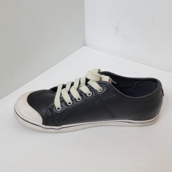 UGG Black Leather Lace Up Sneaker Size 4 Big Boys - Picture 3 of 13